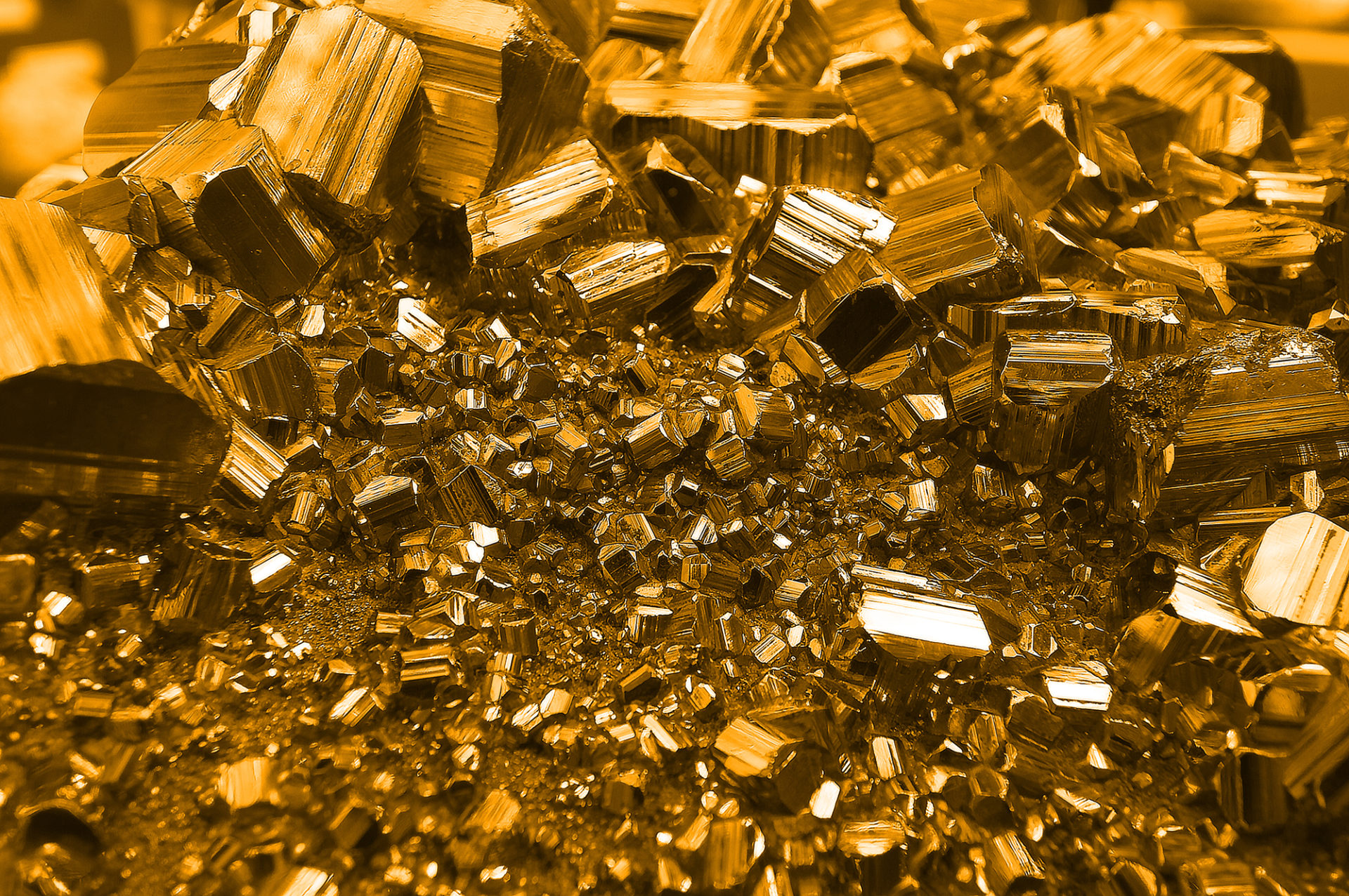 Золото это железо. Золото и железо. Золото из железа. Фото железо и золото. Gold Iron.